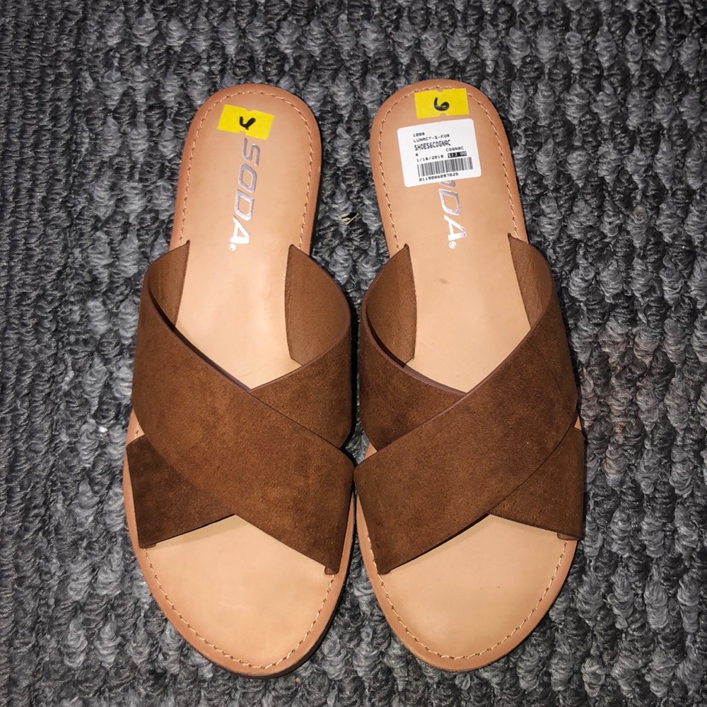 Brown sandals - Picture 1 of 3